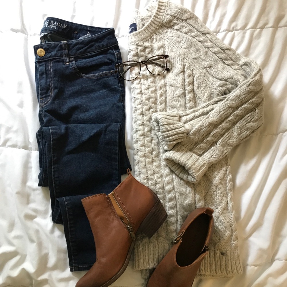 ❗️SOLD ❗️[American Eagle] Cozy Cable Knit Sweater